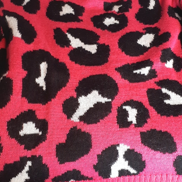*NEW* DIVIDED BY H&M Women's Pink Sweater with Black & White Animal Print Small - Picture 3 of 3